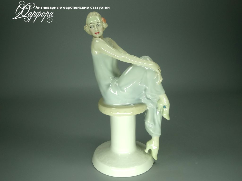 Купить фарфоровую статуэтку Royal Doulton Девушка Ар-деко